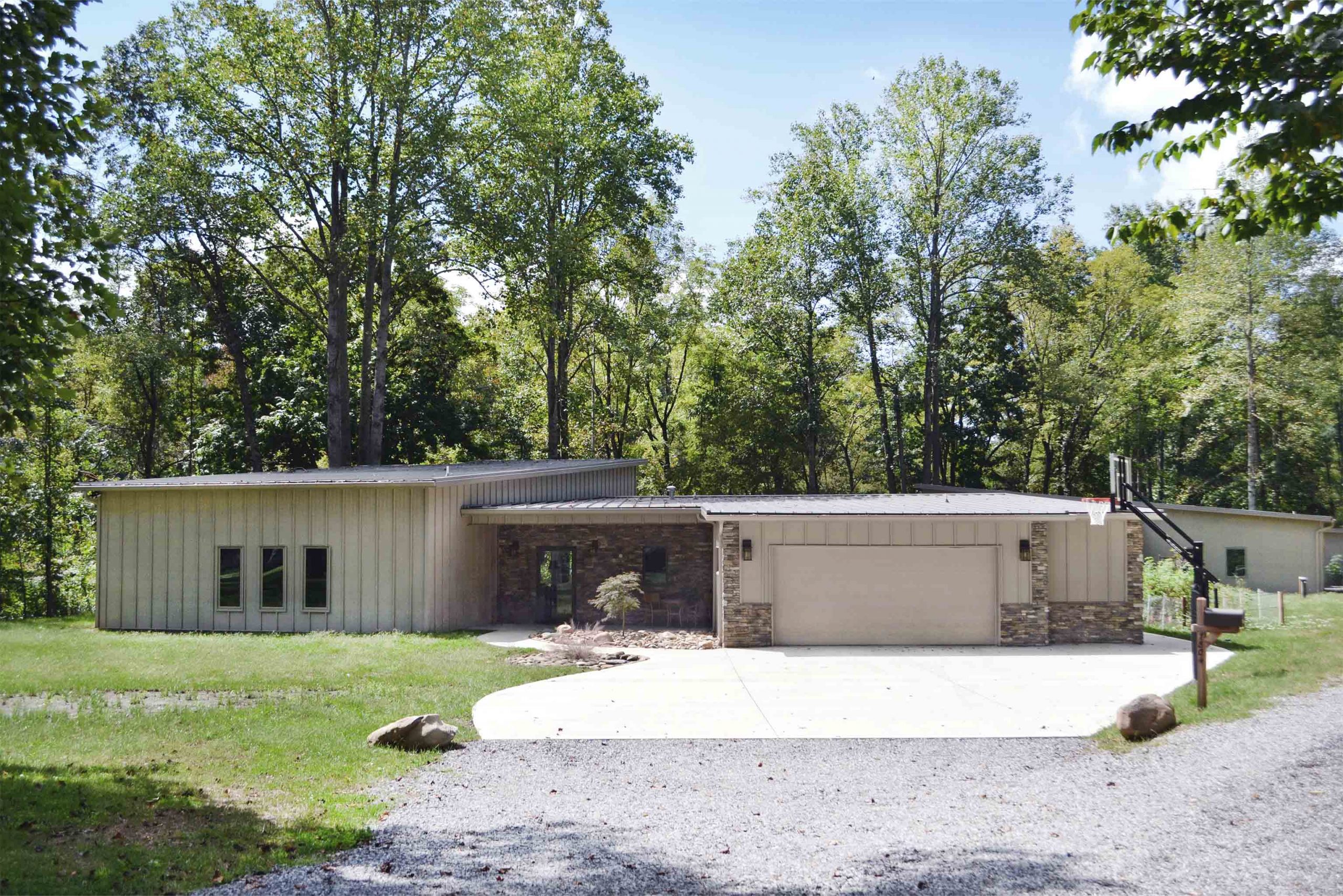 Truoba built house front facade in Tennessee