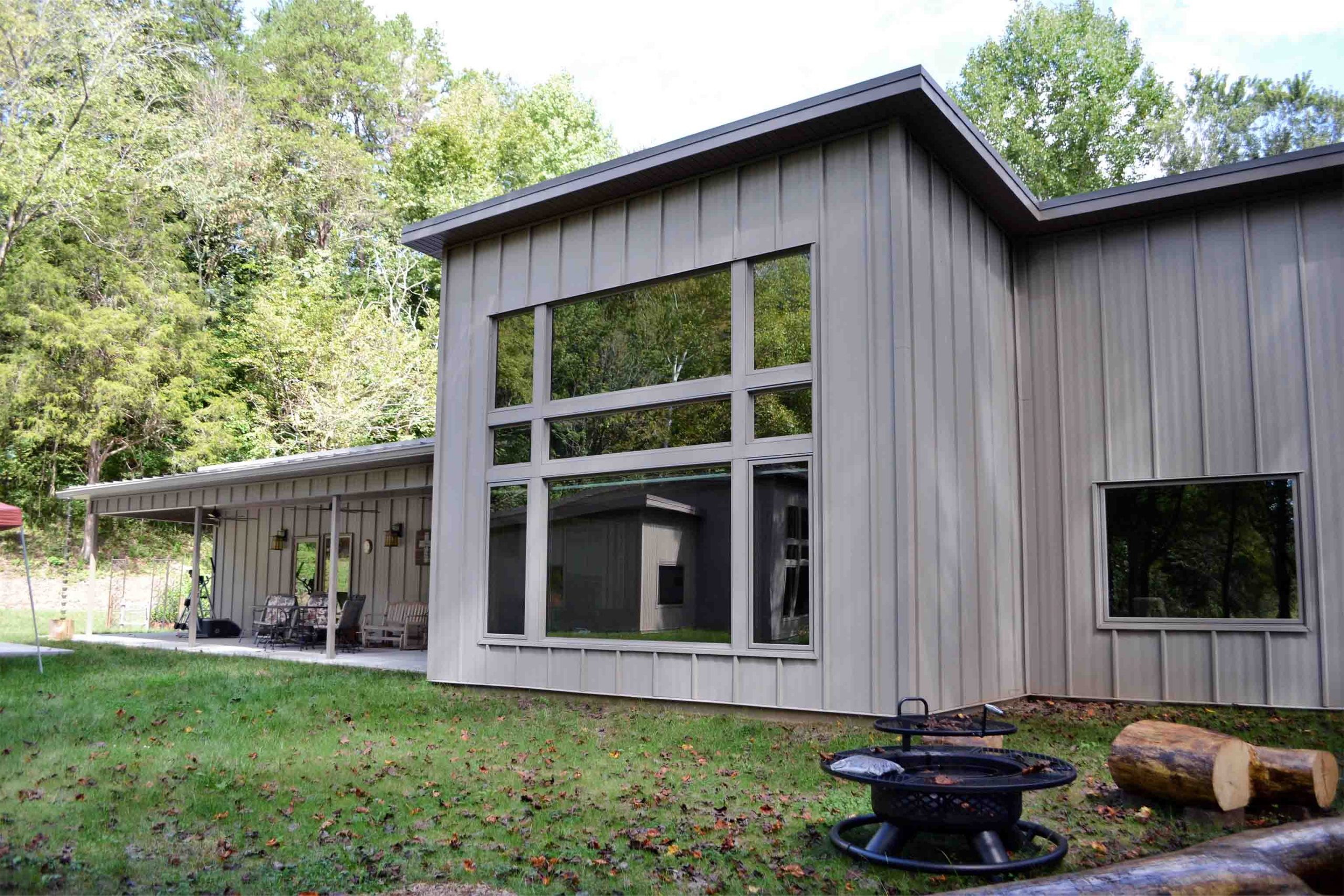 Truoba built house large window in Tennessee