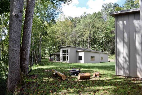 Truoba built house yard in Tennessee