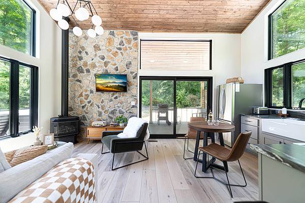 Truoba small cabin living room