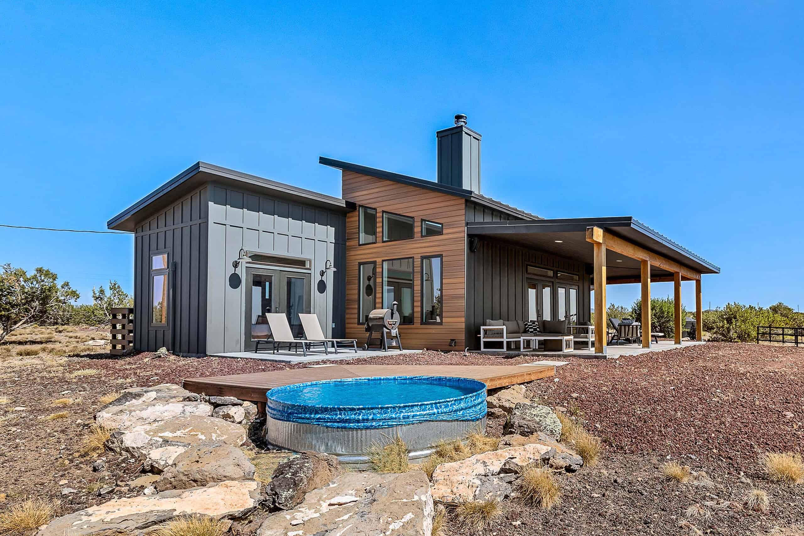 Truoba modern house exterior with pool
